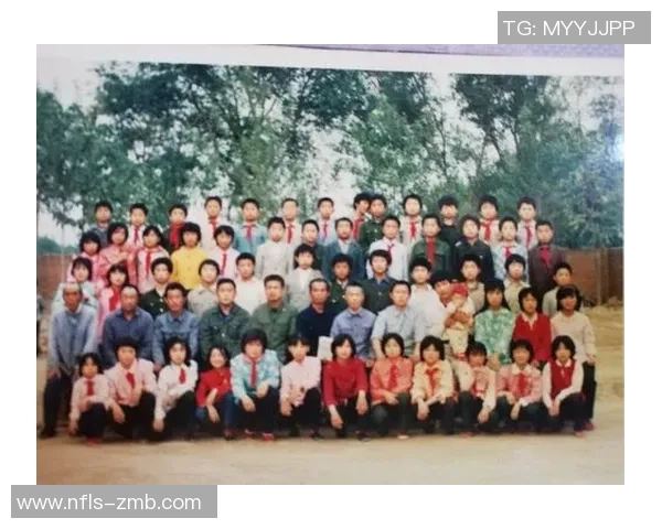 绿茵巨星的成长轨迹与辉煌人生奋斗故事